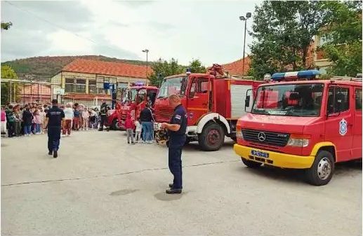 Показна вежба ватрогасаца