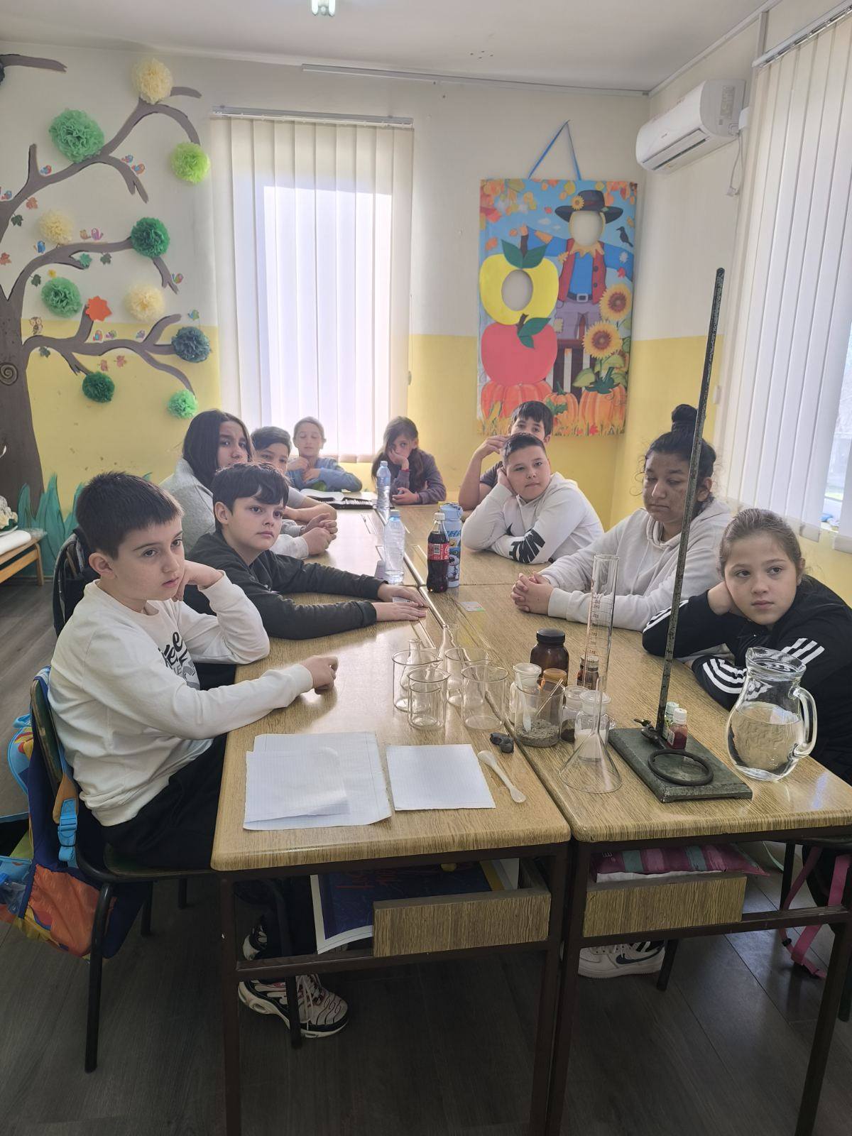 Мали истраживачи на часу Природе и друштва